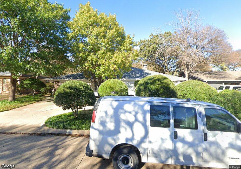 709 Kentwood Cir, Bedford, TX 76021 - photo 1