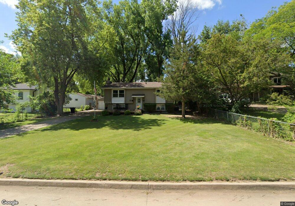 1611 E Lacona Ave, Des Moines, IA 50320 - photo 1