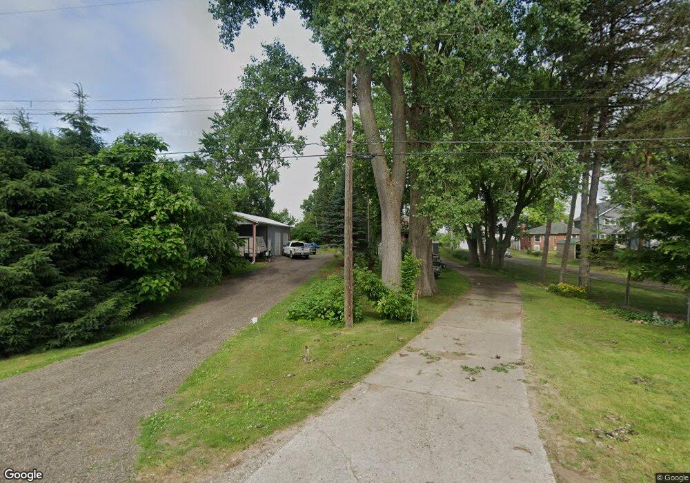 3314 S Kearsley Blvd, Flint, MI 48506 - photo 1