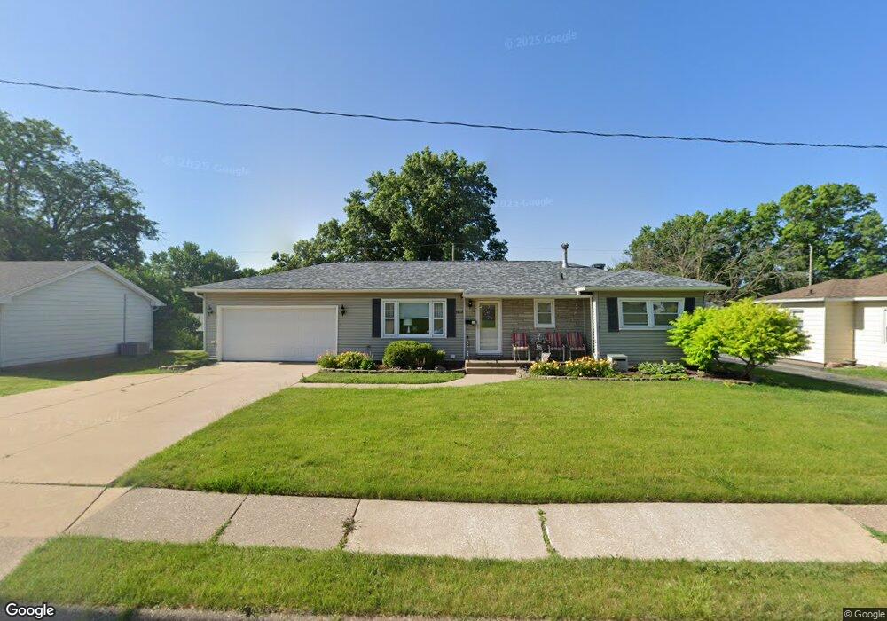 1839 W 38th Place, Davenport, IA 52806 - photo 1