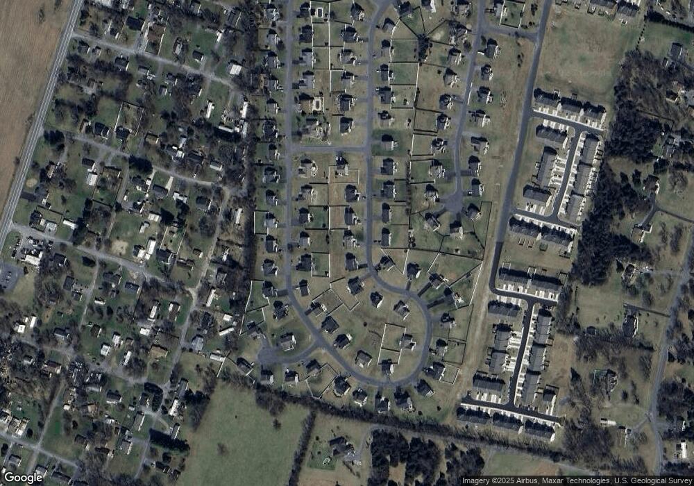 823 Calvert Cir, Bunker Hill, WV 25413 - photo 1