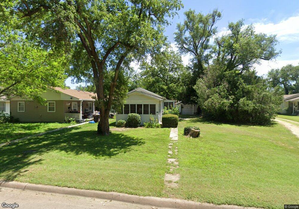 412 N Charles St, McPherson, KS 67460 - photo 1