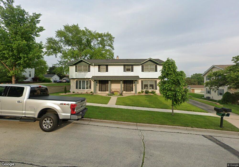 2425 Saratoga Rd, Waukesha, WI 53186 - photo 1