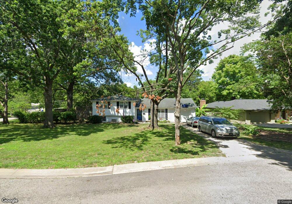 10520 W 70th St, Shawnee, KS 66203 - photo 1