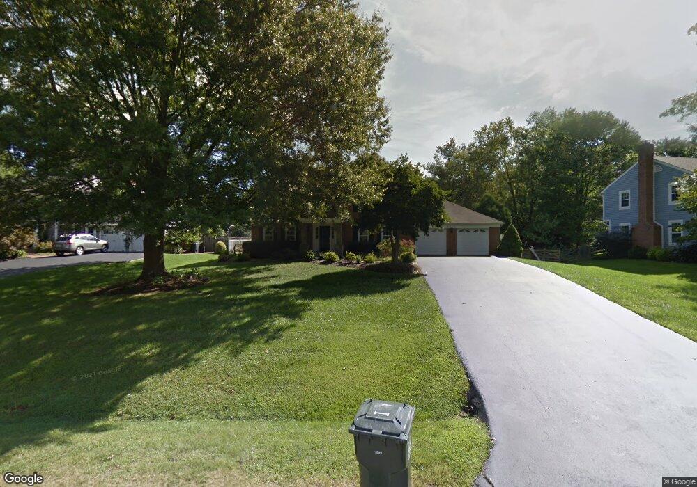 5011 Oakcrest Dr, Fairfax, VA 22030 - photo 1