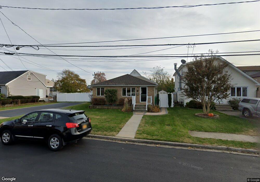 35 E Neptune Ave, Lindenhurst, NY 11757 - photo 1