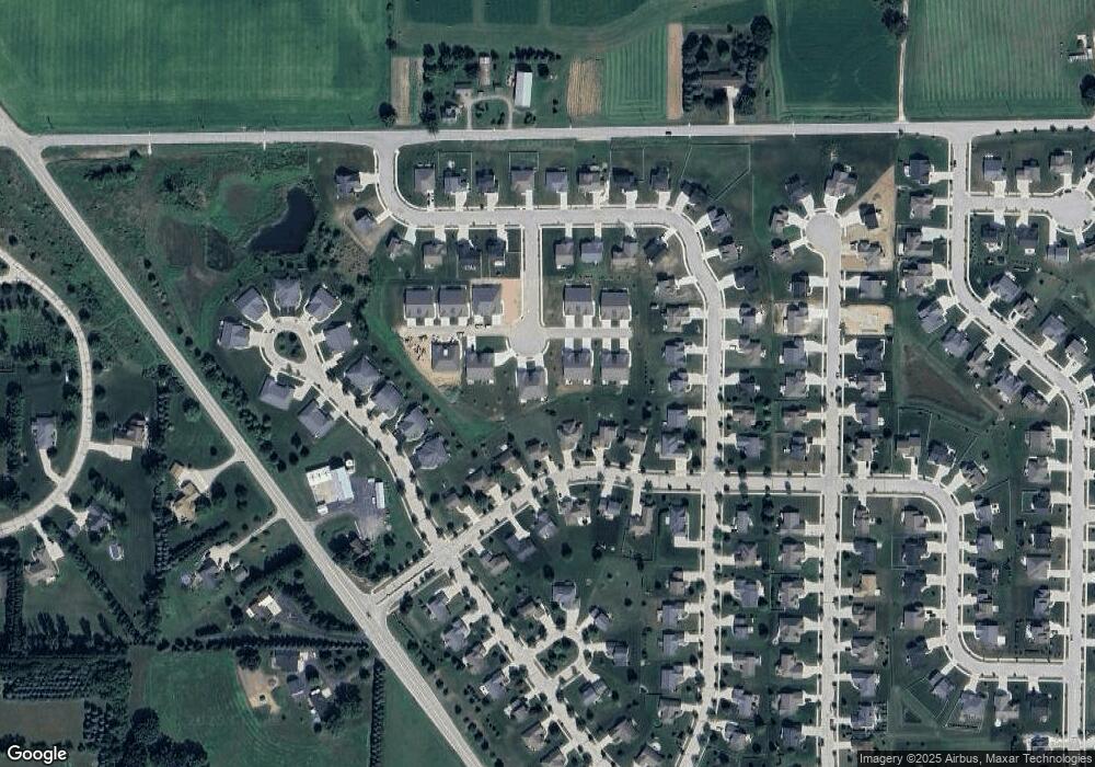 624 Lambert Ct unit 624, Slinger, WI 53086 - photo 1