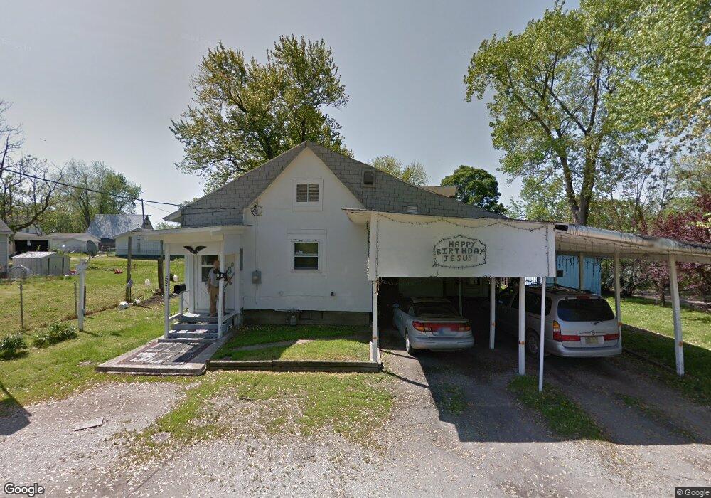 521 W Leon St, West Terre Haute, IN 47885 - photo 1