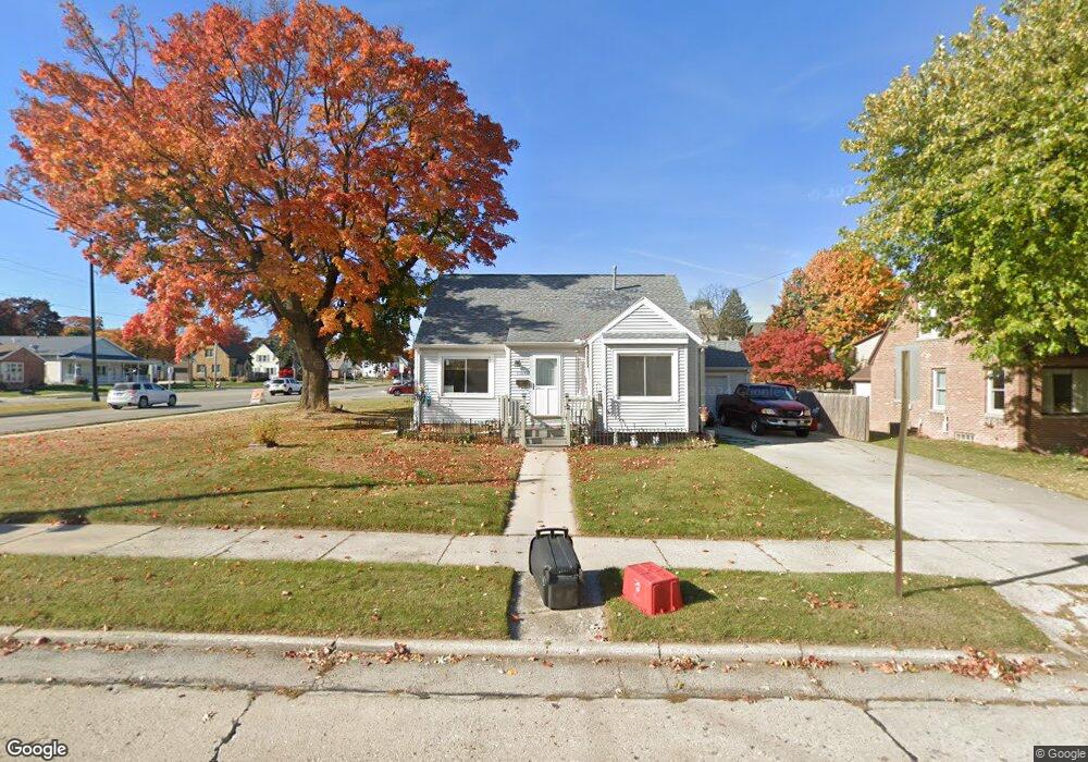 1104 N 12th St, Manitowoc, WI 54220 - photo 1