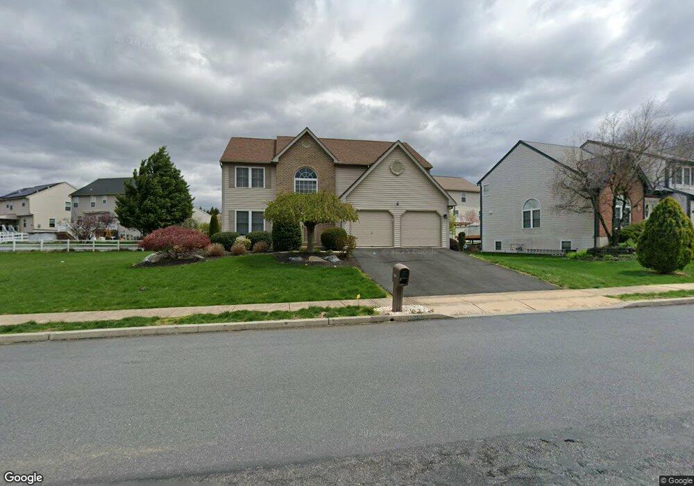 1009 Meadow Dr, Reading, PA 19605 - photo 1
