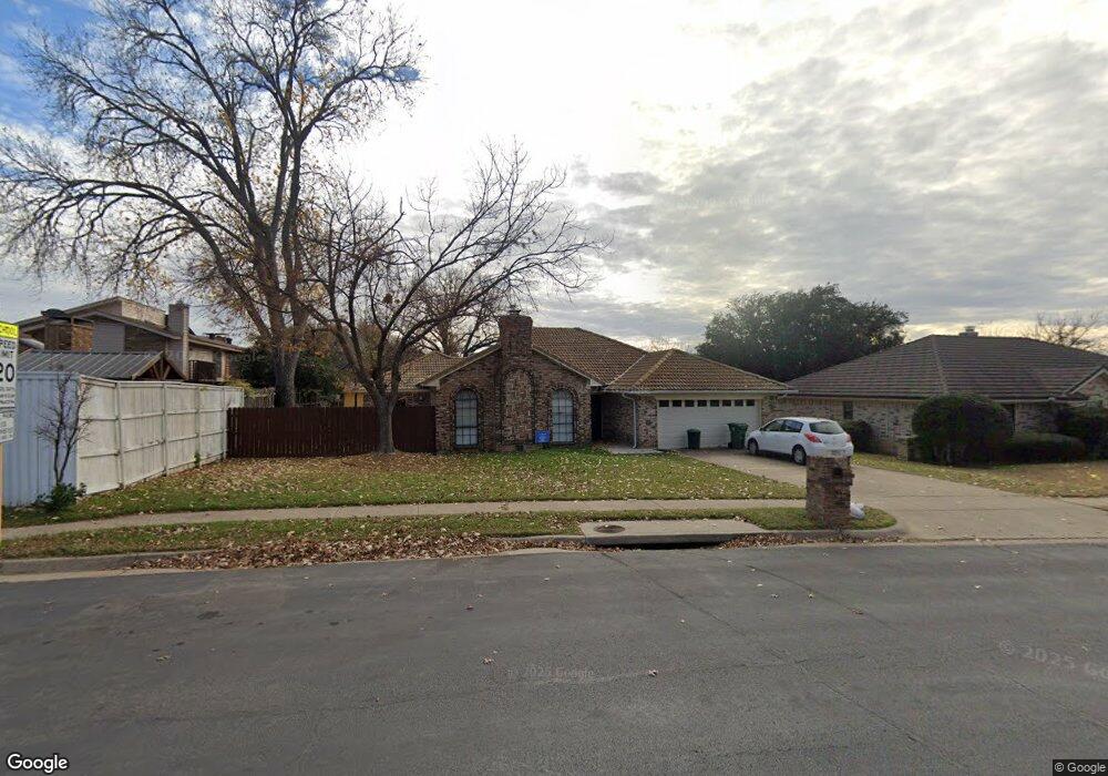 318 Carolyn Dr, Bedford, TX 76021 - photo 1