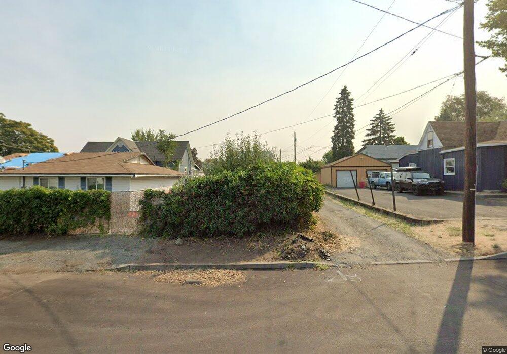 904 E 8th St, the Dalles, OR 97058 - photo 1