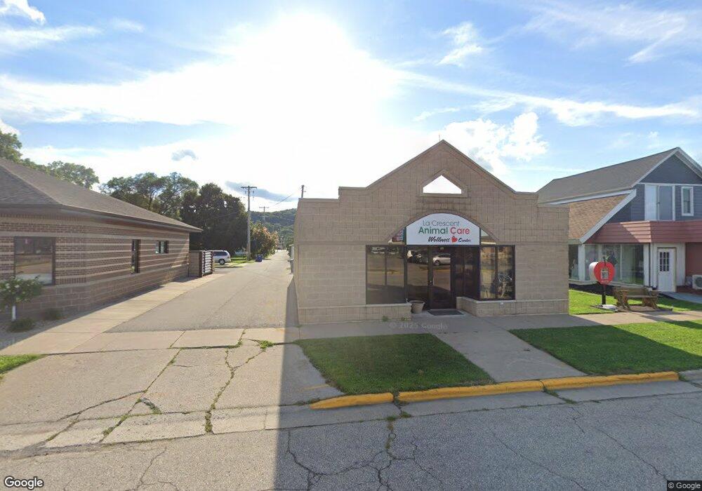 108 S Walnut St, La Crescent, MN 55947 - photo 1