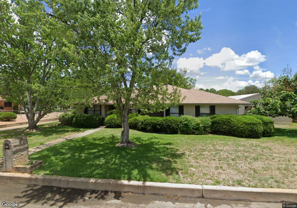 208 Edgewood Dr, Fredericksburg, TX 78624 - photo 1