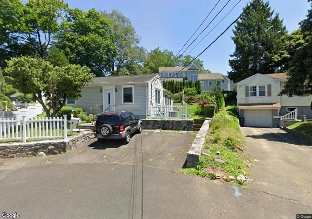 10 Fitch Ln, Riverside, CT 06878 - photo 1