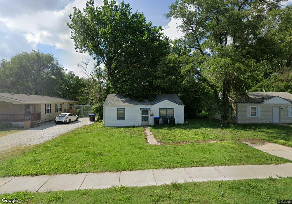 422 SE 34th St, Topeka, KS 66605 - photo 1