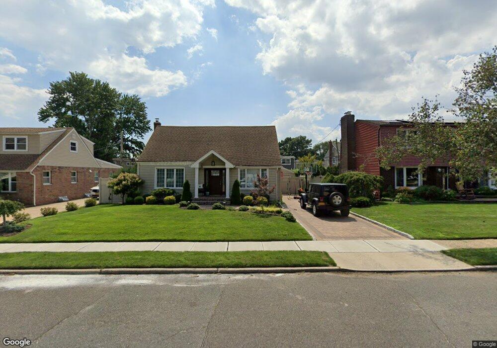822 Park Ln S, Franklin Square, NY 11010 - photo 1