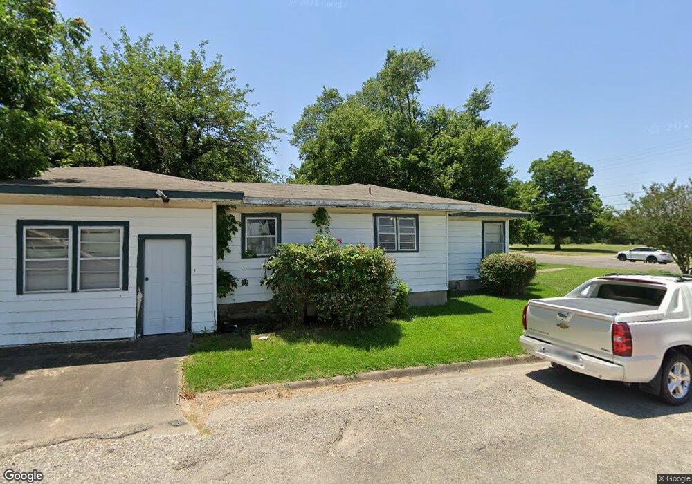 1114 N Main St, Bonham, TX 75418 - photo 1