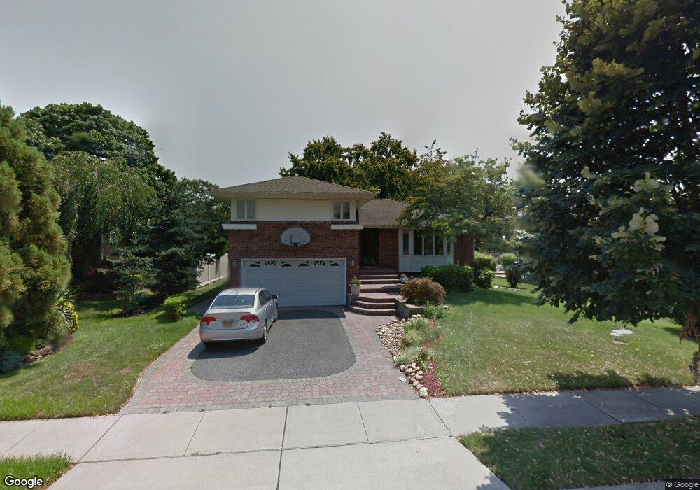 303 Southwood Cir, Syosset, NY 11791 - photo 1