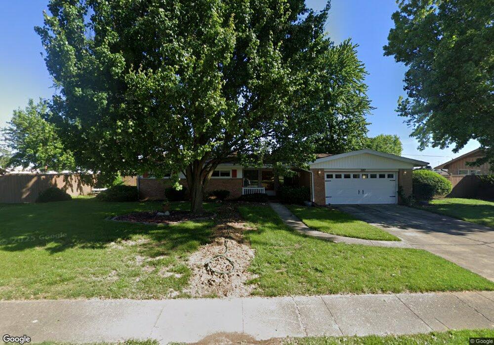 320 Crestview Dr, Mattoon, IL 61938 - photo 1