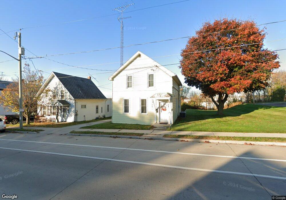 532 N 10th St, Manitowoc, WI 54220 - photo 1