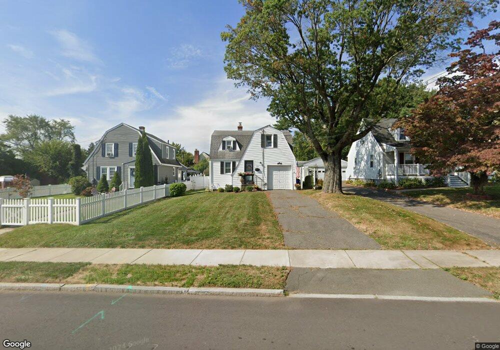 725 Quaker Ln S, West Hartford, CT 06110 - photo 1