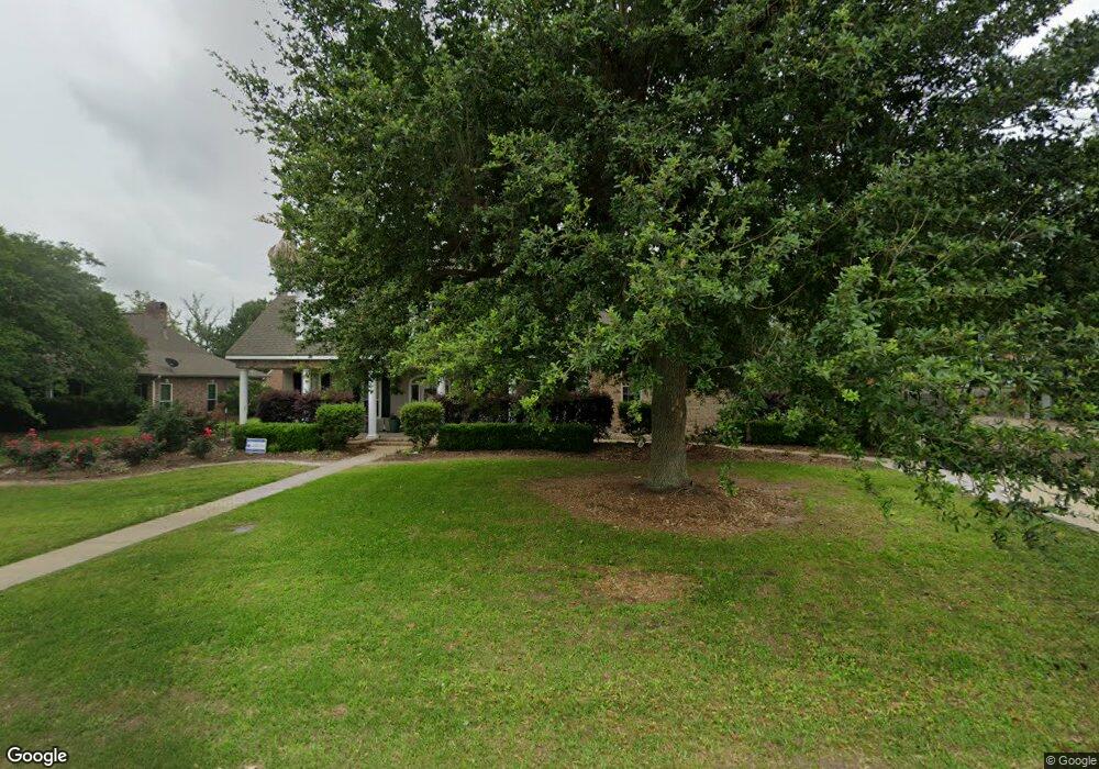 2009 Plantation Dr, Lake Charles, LA 70605 - photo 1