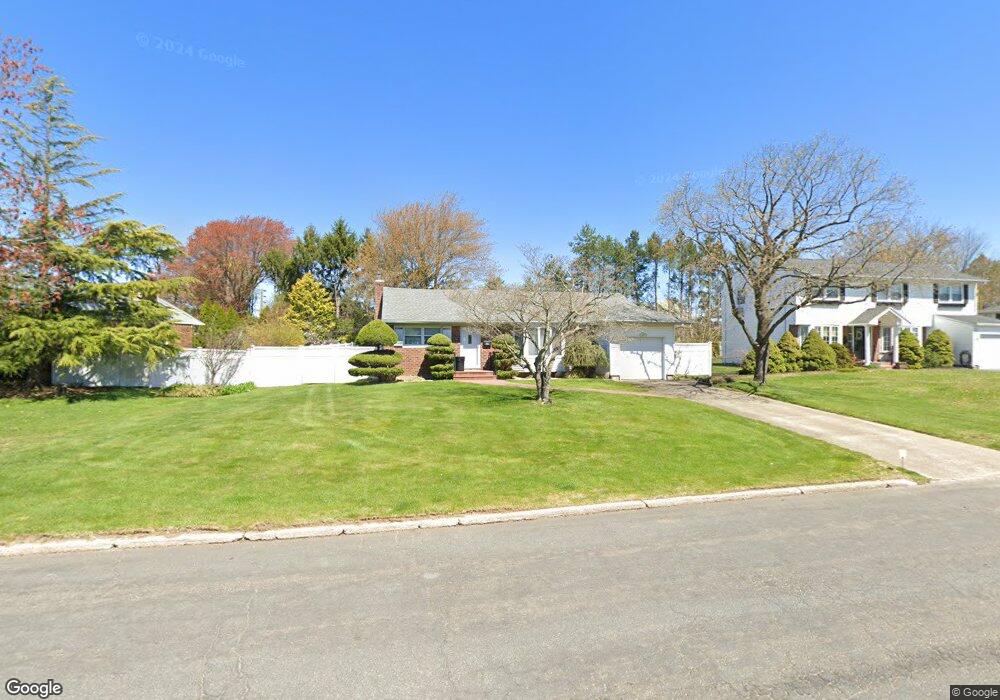 23 Walter Ct, ComMacK, NY 11725 - photo 1