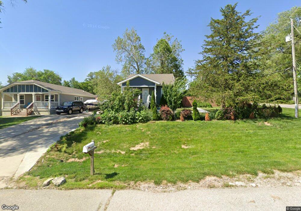 1570 E Emma Ave, Des Moines, IA 50320 - photo 1