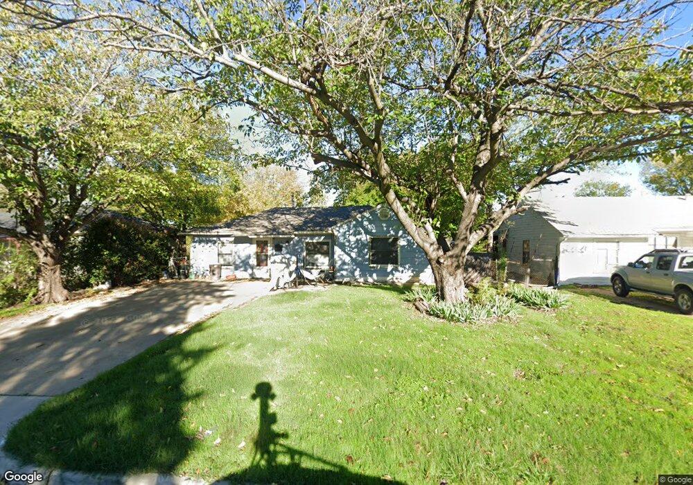 718 SW Dallas St, Grand Prairie, TX 75051 - photo 1