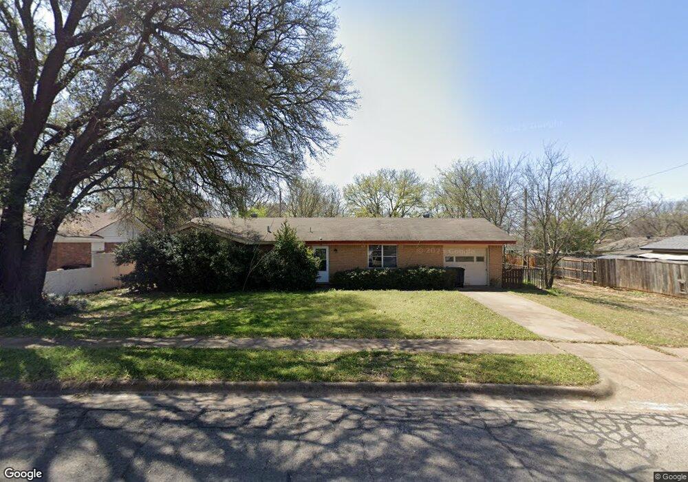 1319 Manor Dr, Cleburne, TX 76033 - photo 1