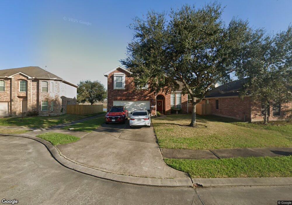 691 Columbia St, Alvin, TX 77511 - photo 1