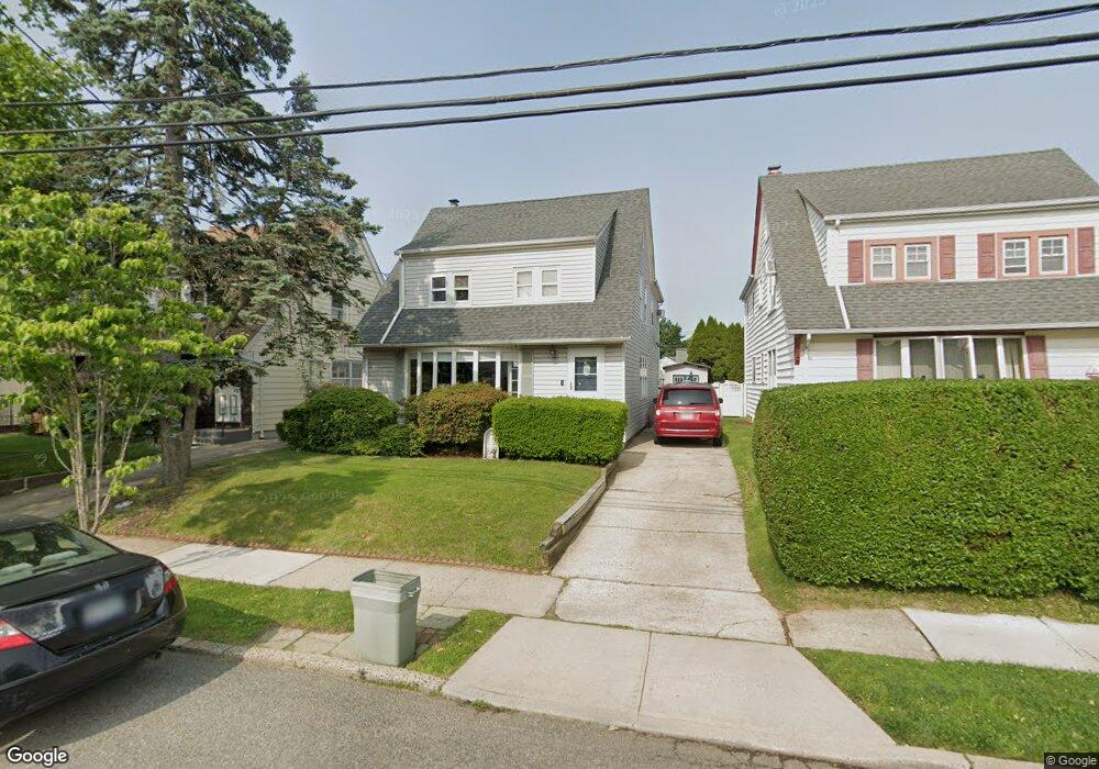 236 Campbell Ave, Williston Park, NY 11596 - photo 1