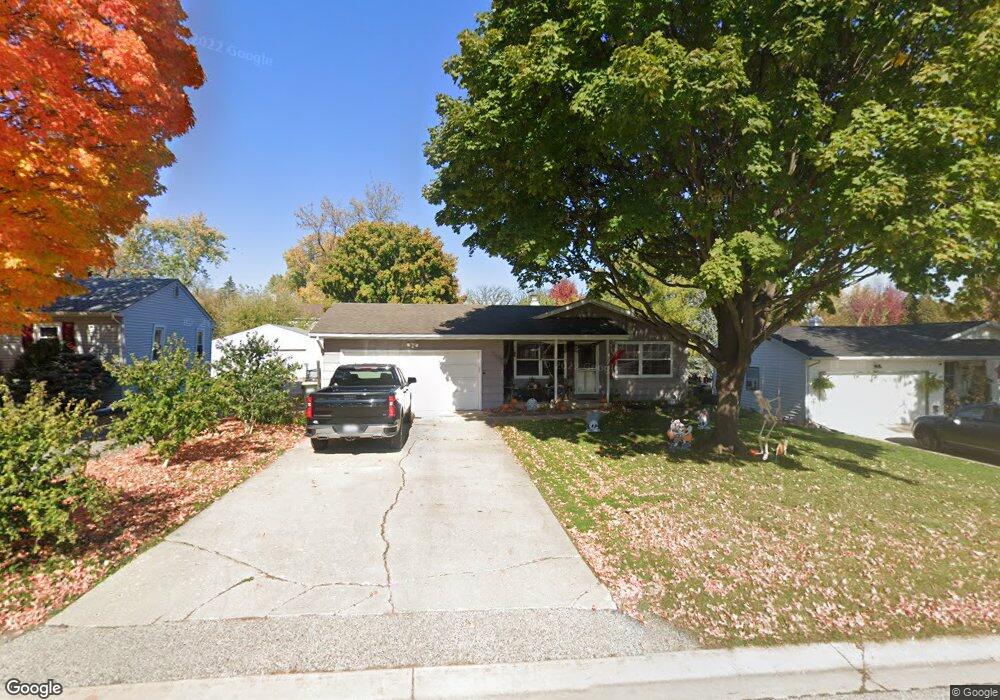 107 Hunters Path, Lake In the Hills, IL 60156 - photo 1