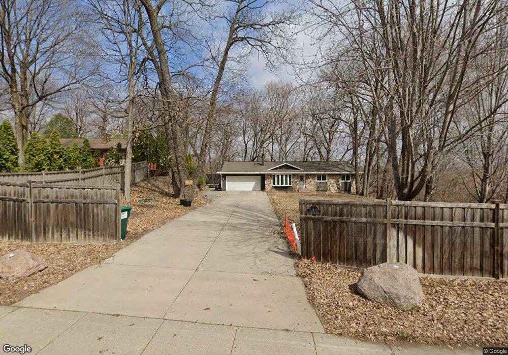 18400 18400 Ridgewood Rd, Minnetonka, MN 55391 - photo 1