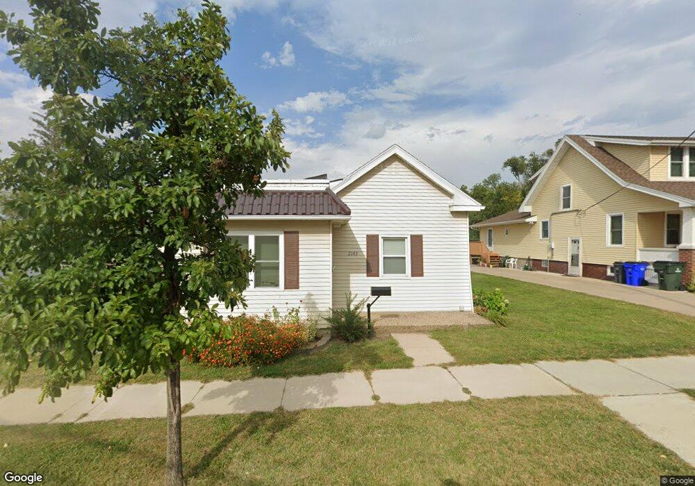 2143 C St SW, Cedar Rapids, IA 52404 - photo 1