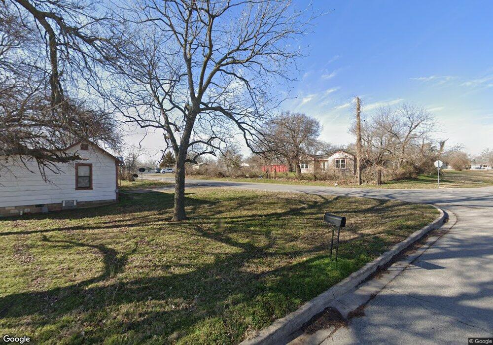 103 E C Ave, Cache, OK 73527 - photo 1