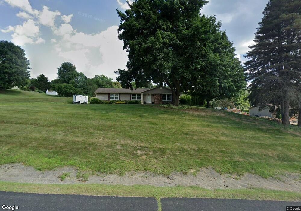 N58W26529 Mountain Shadows Dr, Sussex, WI 53089 - photo 1