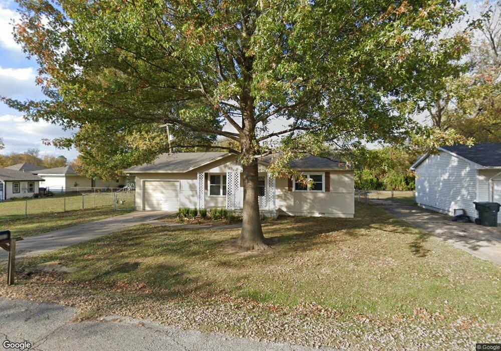 302 E Fry Ct, Claremore, OK 74017 - photo 1