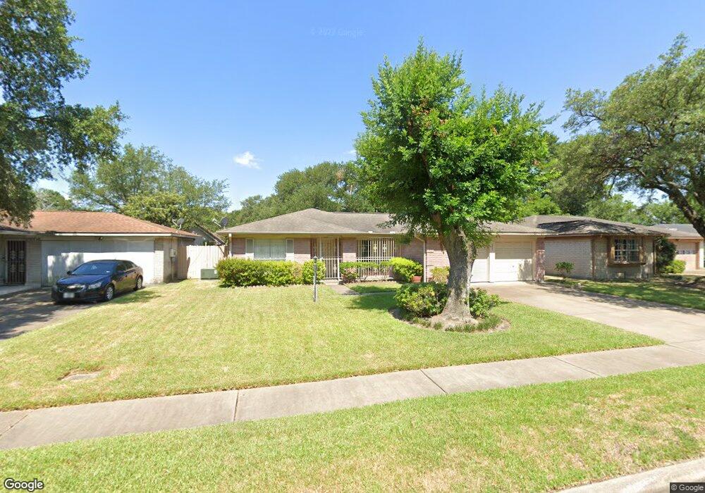 9007 Lazy River Ln, Houston, TX 77088 - photo 1
