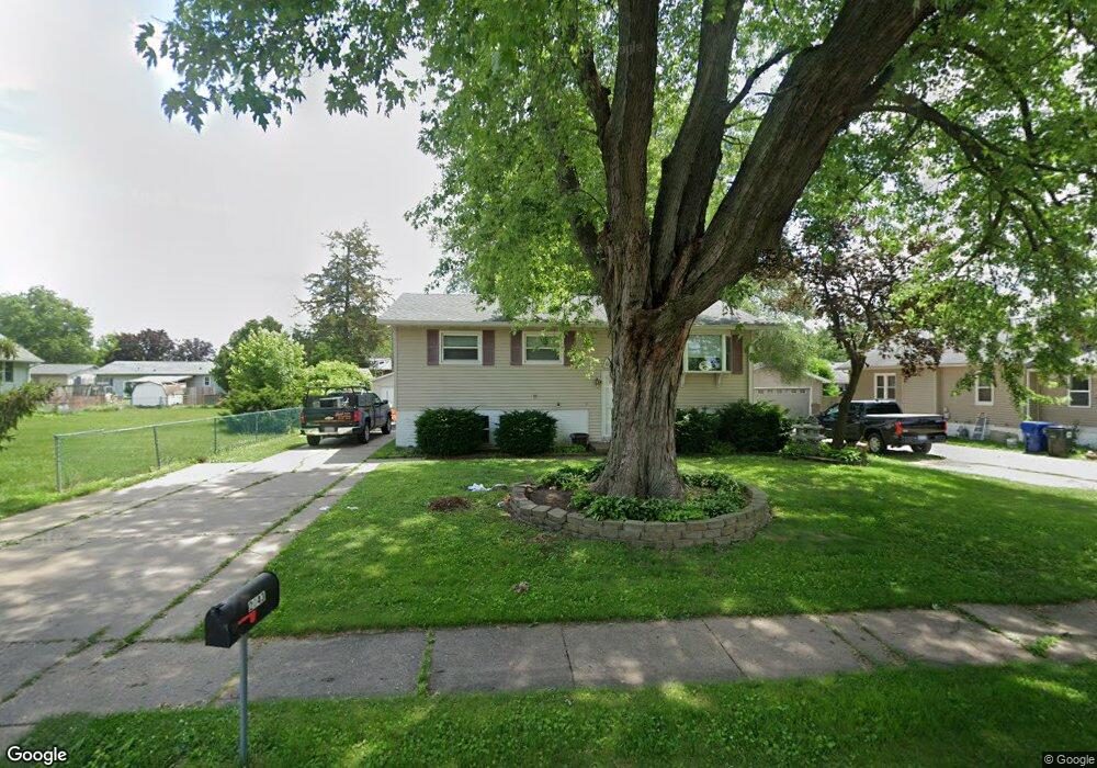 2043 N Zenith Ave, Davenport, IA 52804 - photo 1