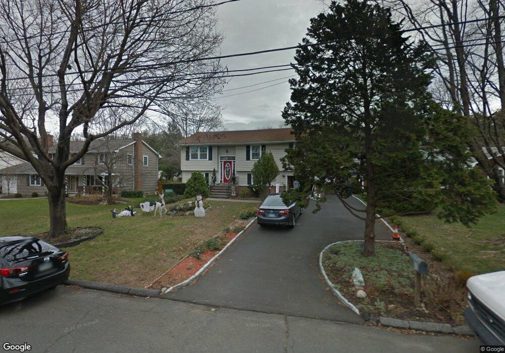 61 Three Lakes Dr, Stamford, CT 06902 - photo 1