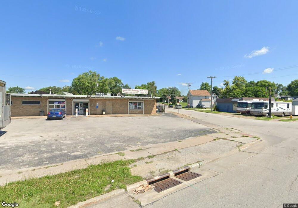 1610 1/2 Rockingham Rd, Davenport, IA 52802 - photo 1