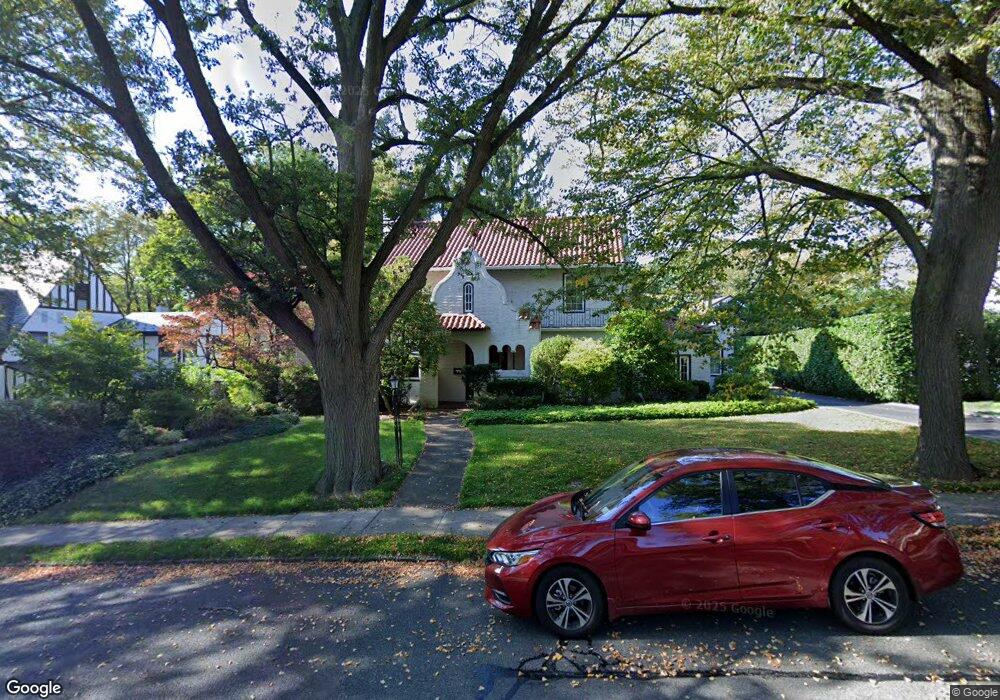 9 Dunster Rd, Great Neck, NY 11021 - photo 1