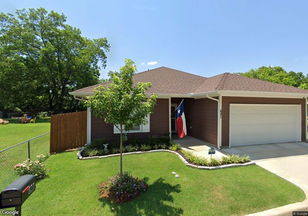 621 Pine St, Bonham, TX 75418 - photo 1