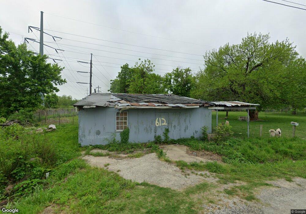 612 E 1st St, Bonham, TX 75418 - photo 1