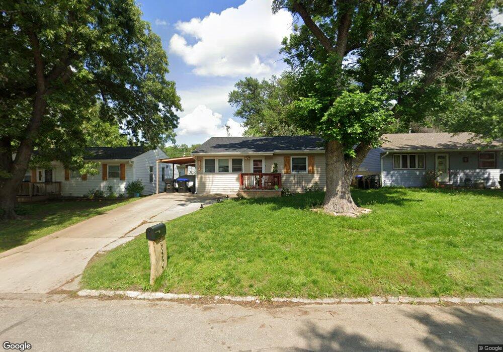 3204 SE Irvingham St, Topeka, KS 66605 - photo 1