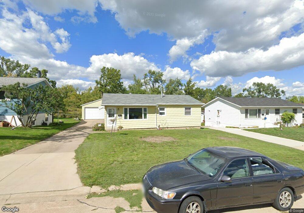 109 E Clark St, Hiawatha, IA 52233 - photo 1