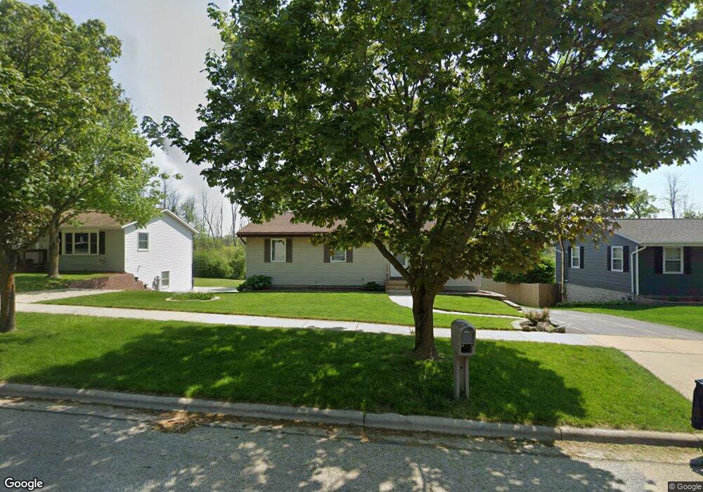 1001 Villa Park Dr, West Bend, WI 53090 - photo 1