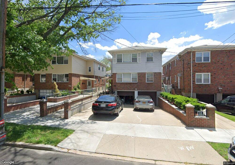 146-08 25 Rd unit 2 Fl, Whitestone, NY 11357 - photo 1